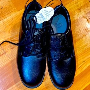 Boys dress shoes. Size 2. NWT. Black.